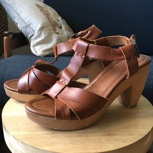 Sale! Madewell 1937 block heel t-strap sandals
